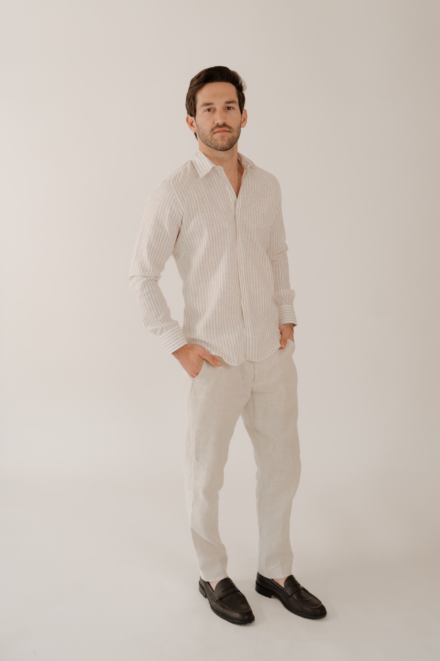 CAMISA DE RAYAS DELGADAS BEIGE